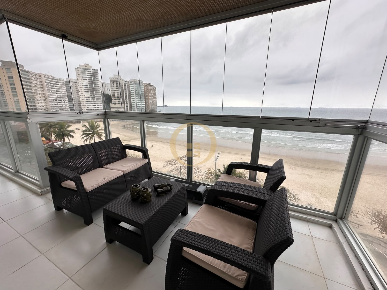 Apartamento-4-dormitorios-Pitangueiras