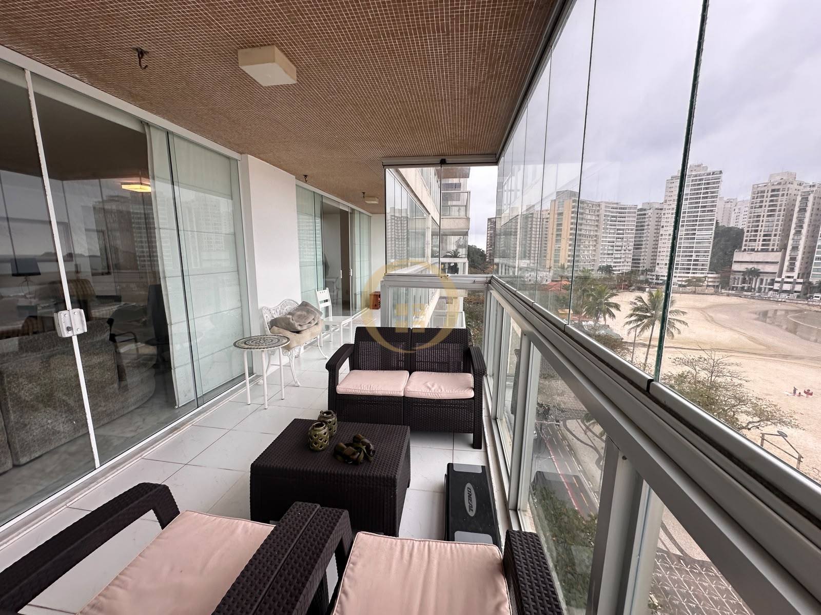 Apartamento-4-dormitorios-Pitangueiras